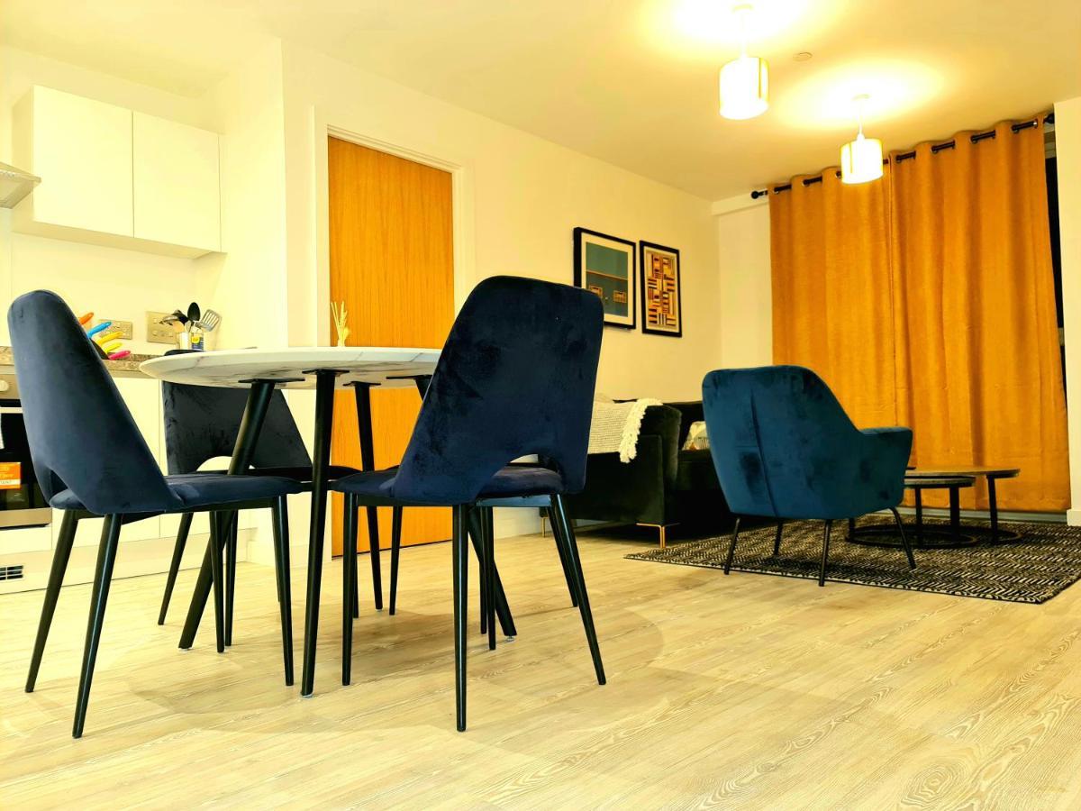 Exquisite Cosy 2-Bed Apartment In Salford แมนเชสเตอร์ ภายนอก รูปภาพ
