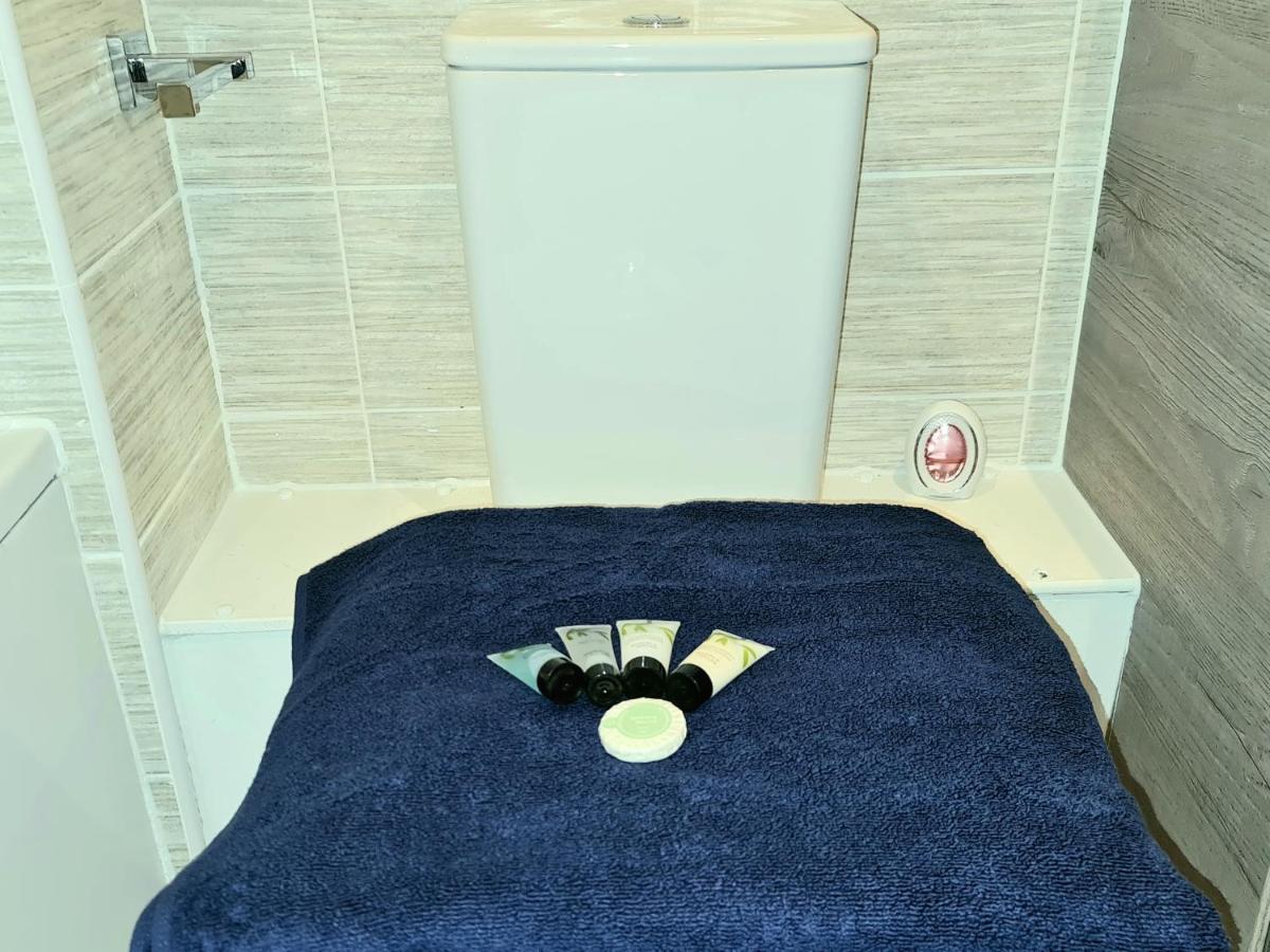Exquisite Cosy 2-Bed Apartment In Salford แมนเชสเตอร์ ภายนอก รูปภาพ