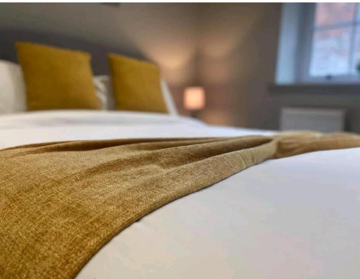 Exquisite Cosy 2-Bed Apartment In Salford แมนเชสเตอร์ ภายนอก รูปภาพ