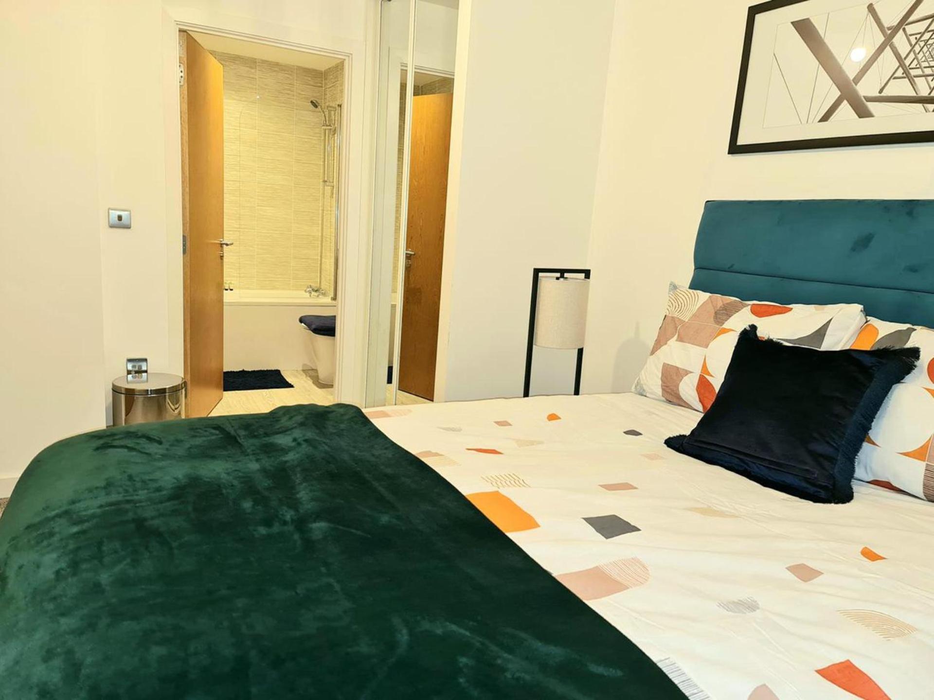 Exquisite Cosy 2-Bed Apartment In Salford แมนเชสเตอร์ ภายนอก รูปภาพ